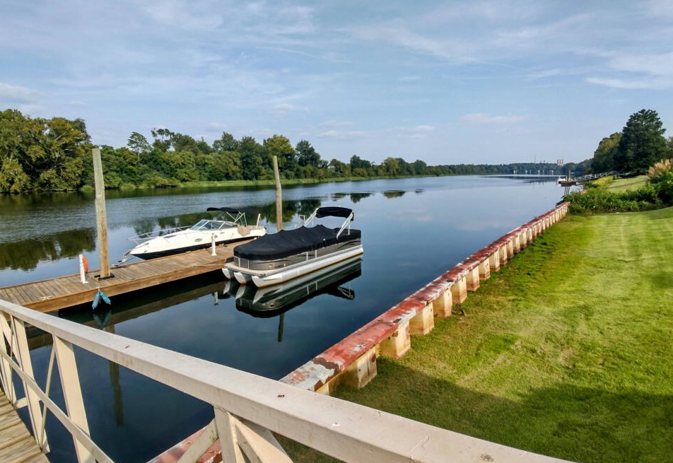 826 Riverfront Dr, Augusta GA 30901-1948 exterior