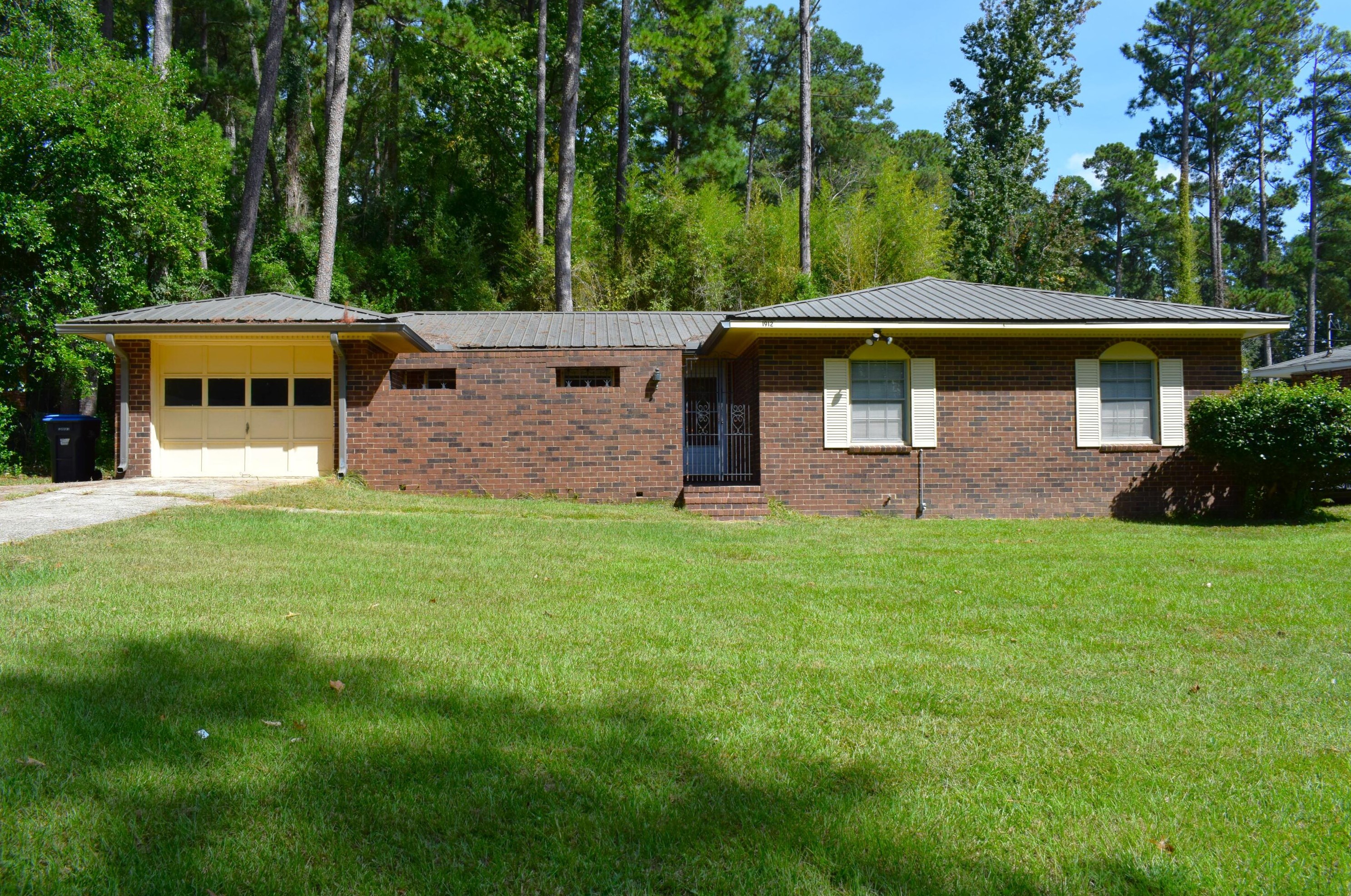 1912 Valley Spring Rd, Augusta, GA 30909-4169