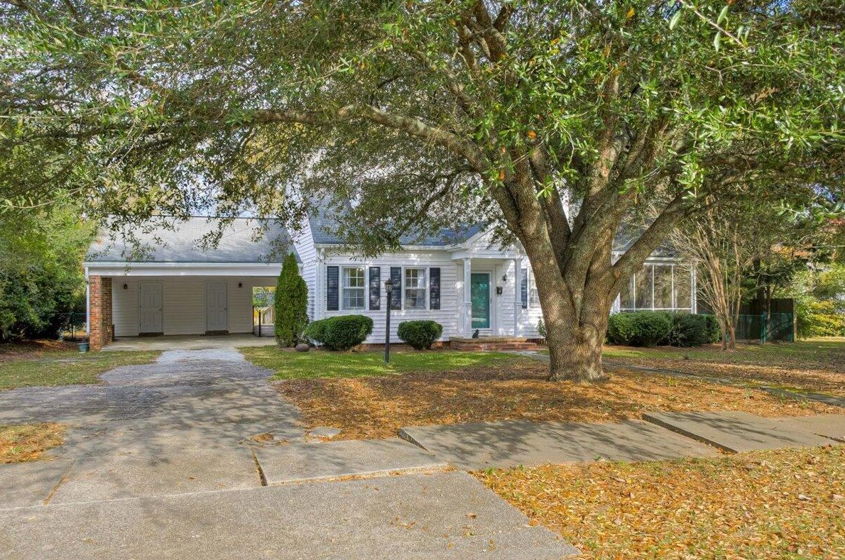 105 W 9th St, Grange, GA 30434