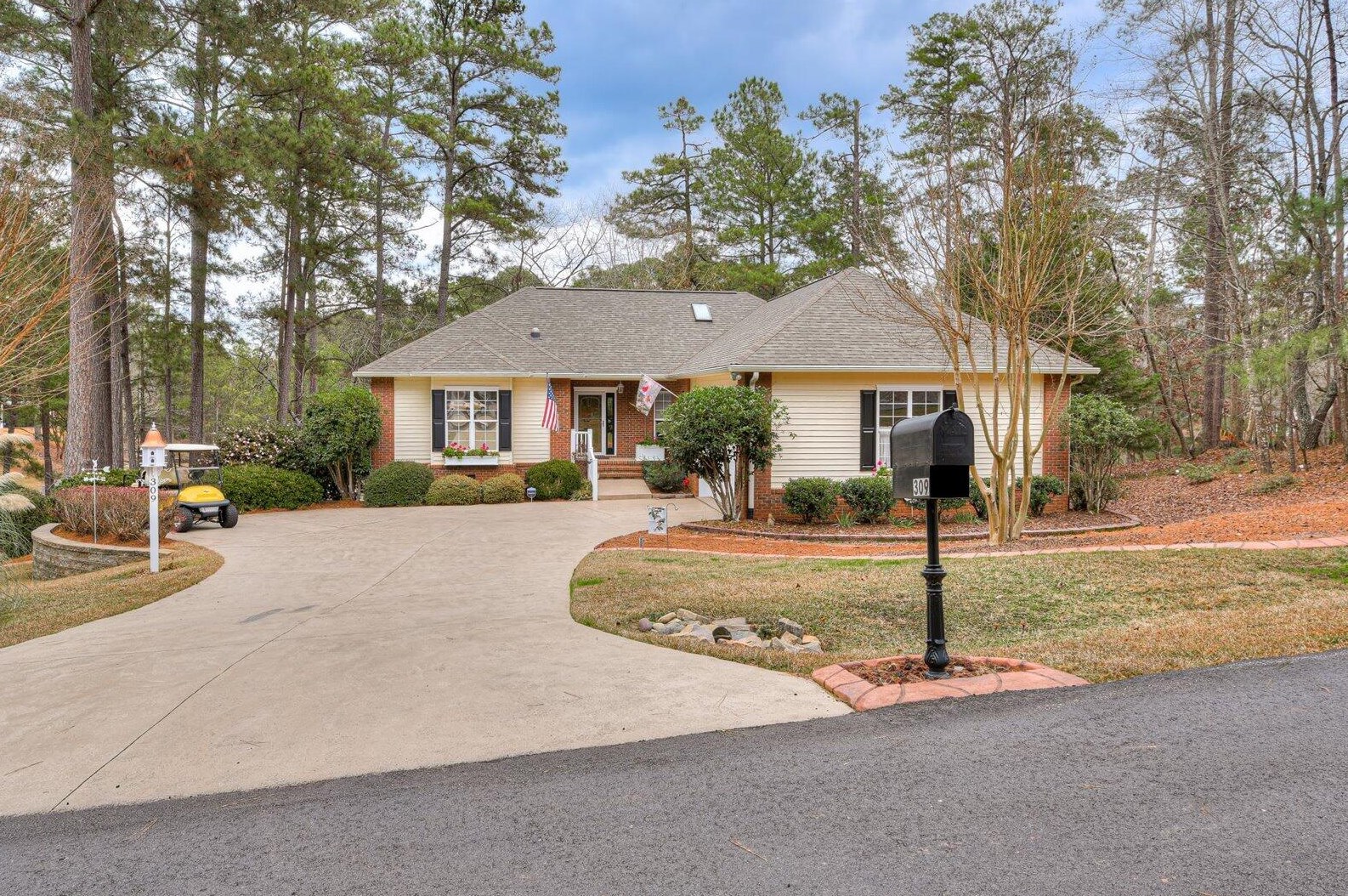309 Greenview Ct, Mc Cormick, SC 29835