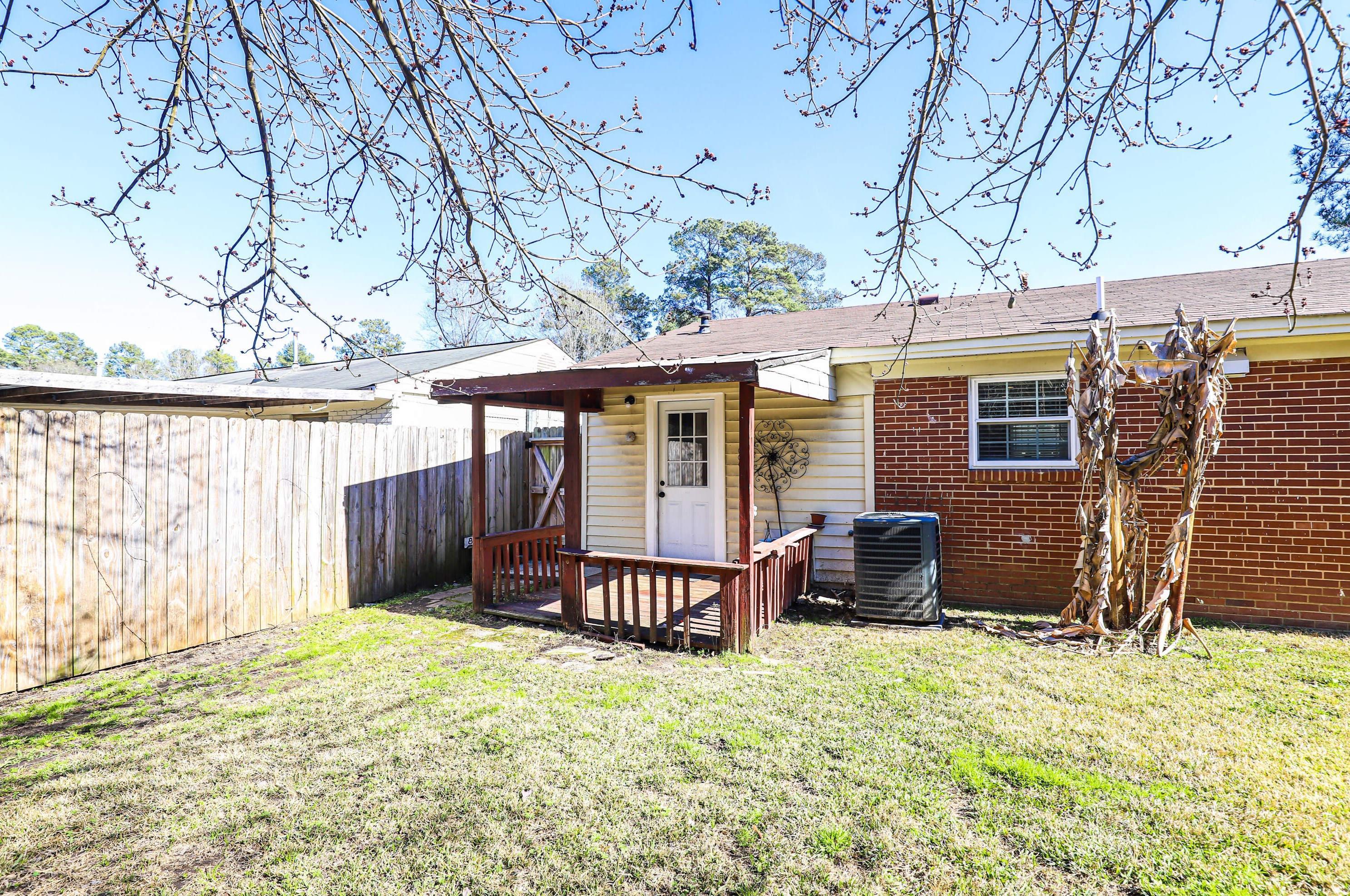 816 Lk Ter Dr, Augusta GA 30904-3132 exterior