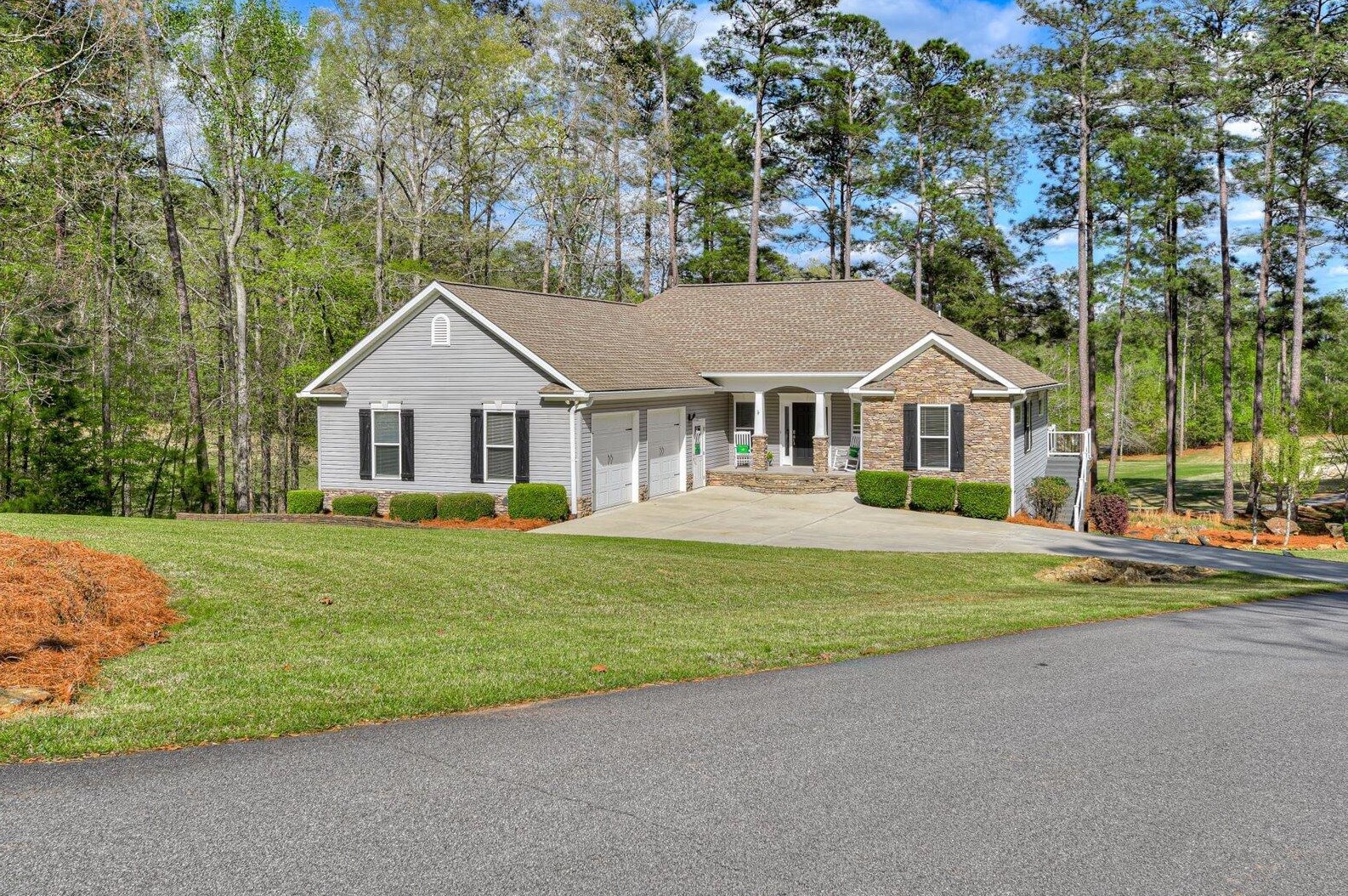 109 Magnolia Dr, Mc Cormick, SC 29835-3345