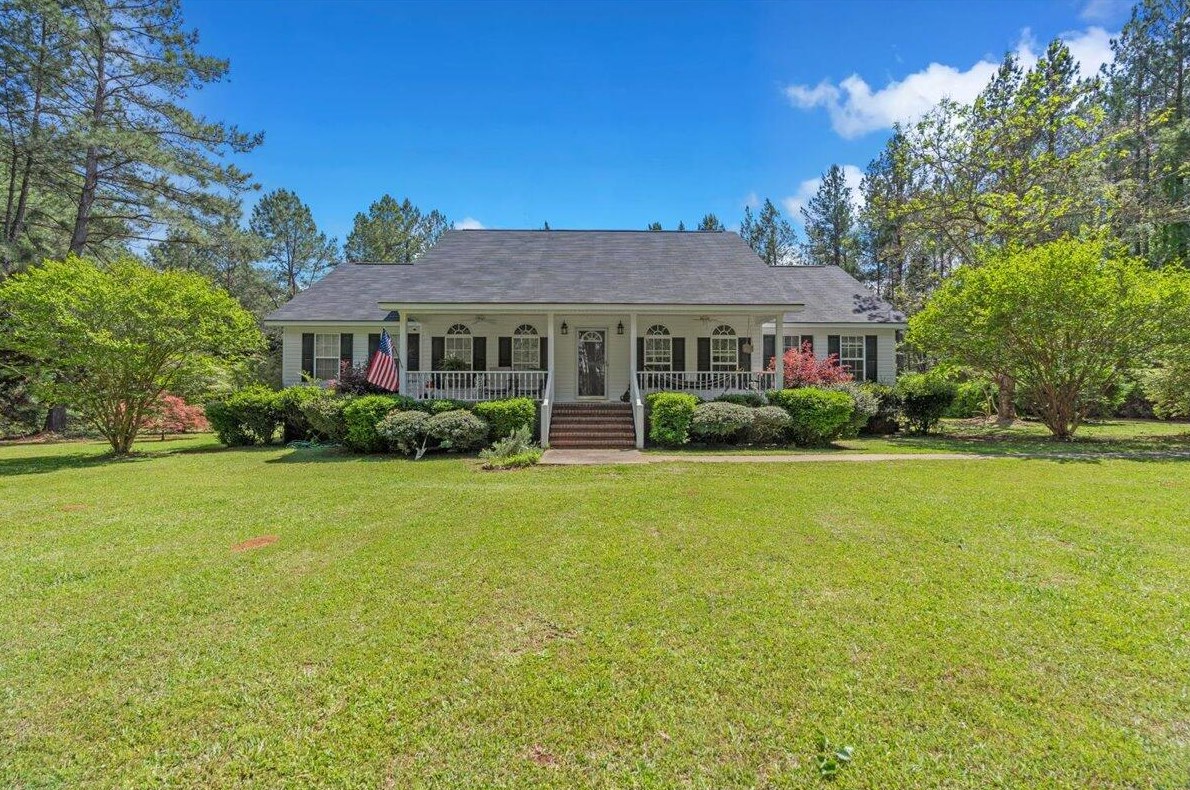 1690 Berrian Ln, Grange, GA 30434-5168