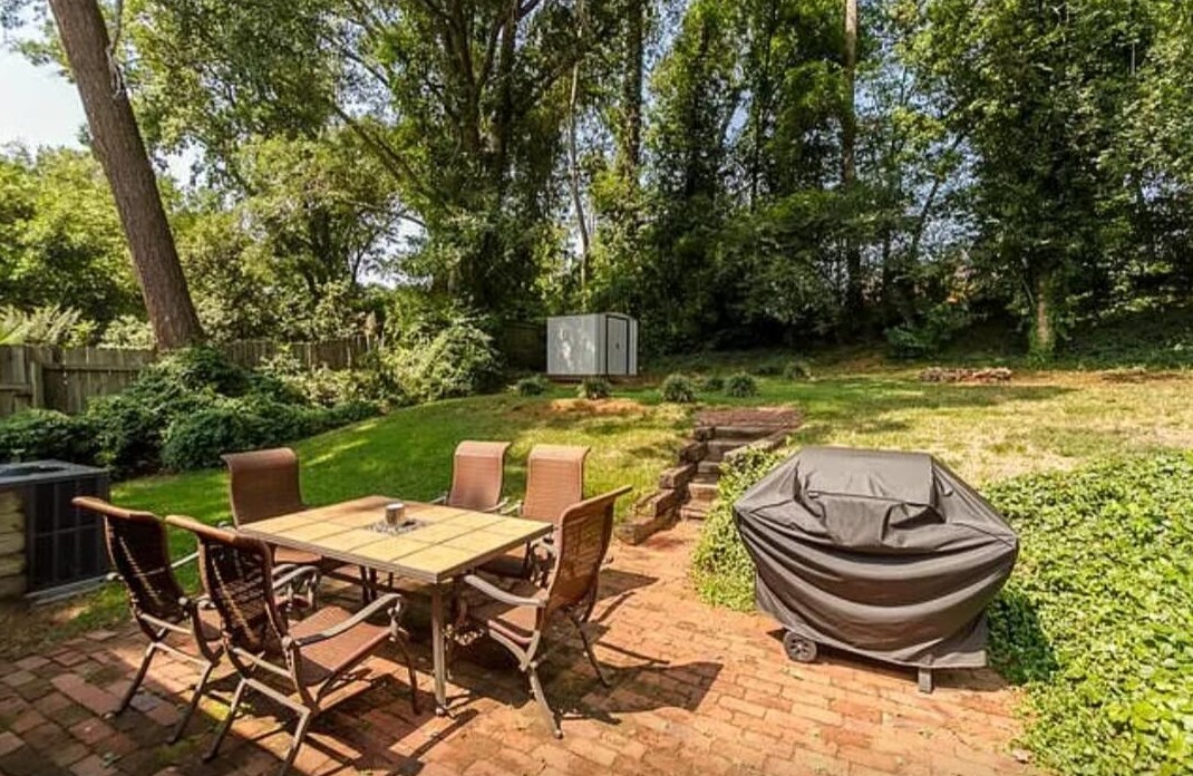 1127 Magnolia Dr, Augusta GA 30904-5926 exterior