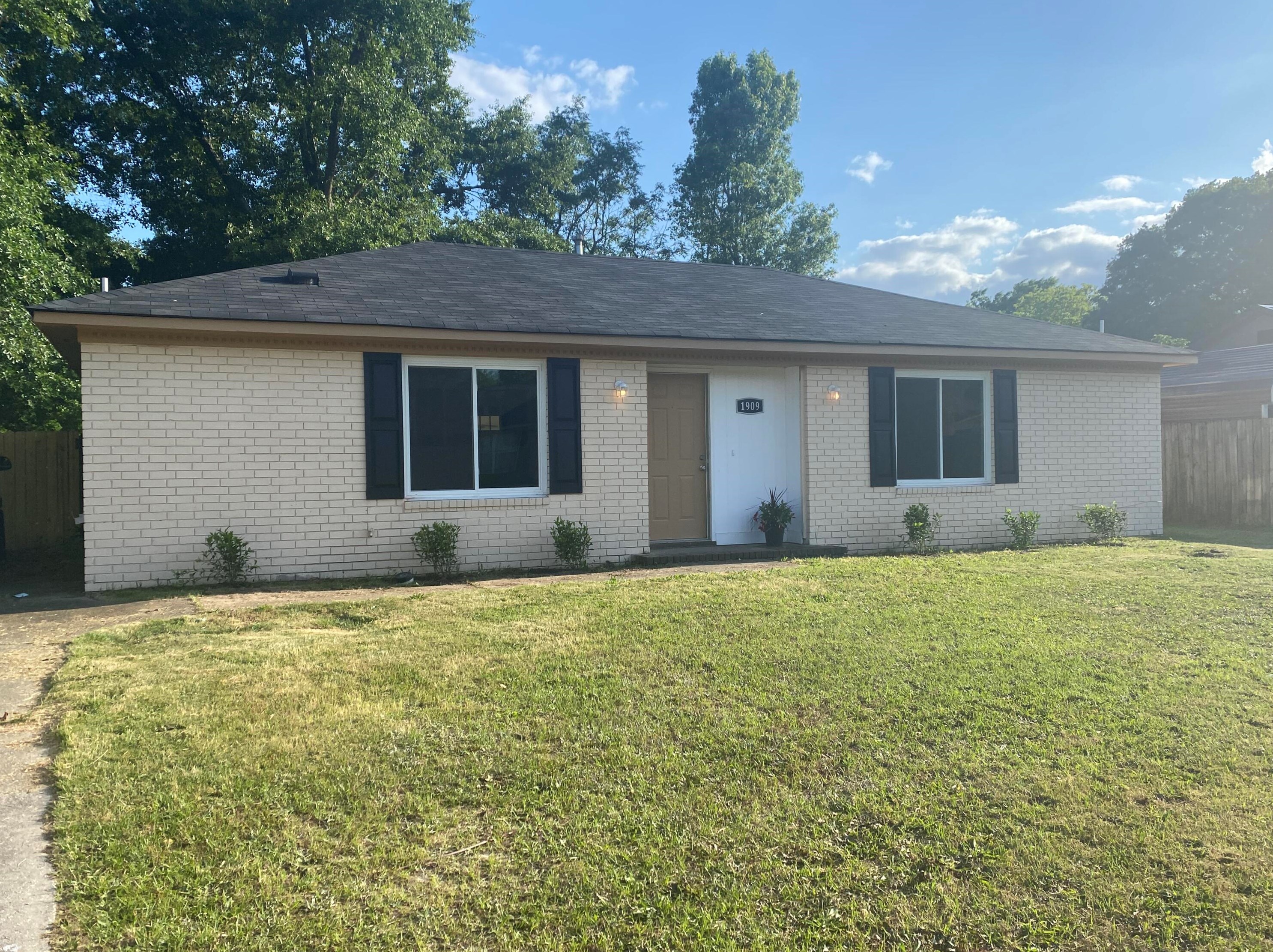 1909 Neptune Dr, Augusta, GA 30906-5769