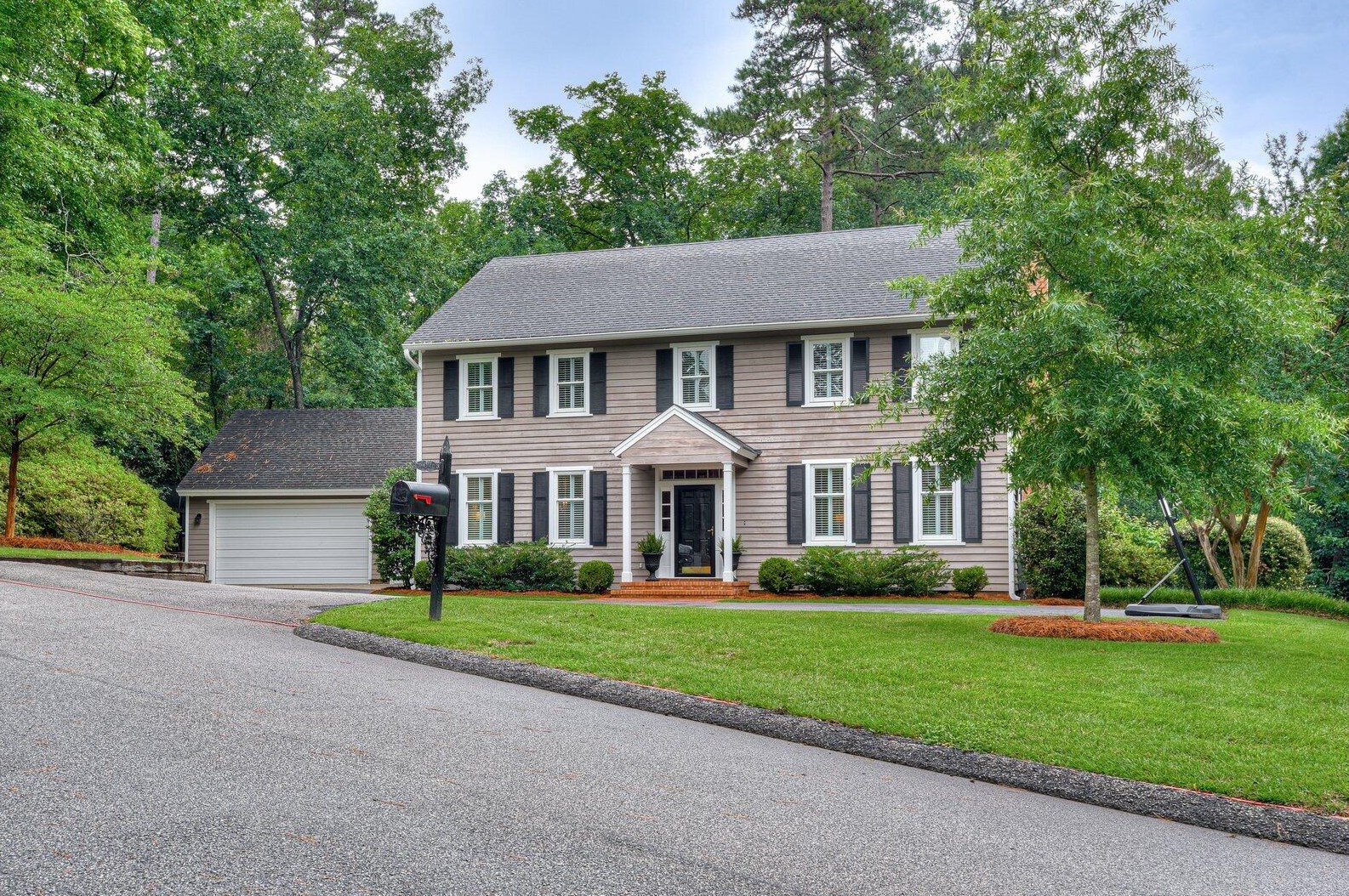 2 Summerville Ln, Augusta, GA 30909-1814