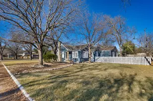 414 W Jefferson St, Kerrville, TX 78028 - Photo 1