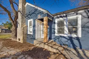 414 W Jefferson St, Kerrville, TX 78028 - Photo 2