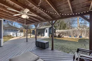 414 W Jefferson St, Kerrville, TX 78028 - Photo 18