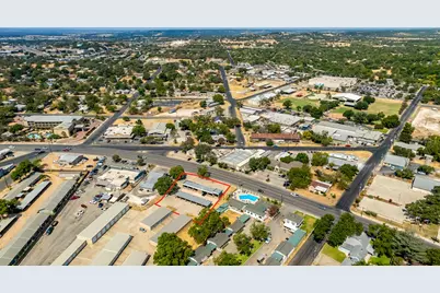 405 S Washington St, Fredericksburg, TX 78624 - Photo 6