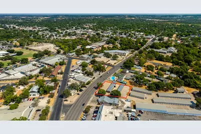 405 S Washington St, Fredericksburg, TX 78624 - Photo 4