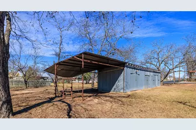 610 N Pine St, Fredericksburg, TX 78624 - Photo 4