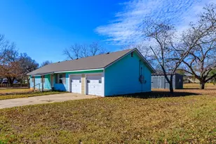 610 N Pine St, Fredericksburg, TX 78624 - Photo 6