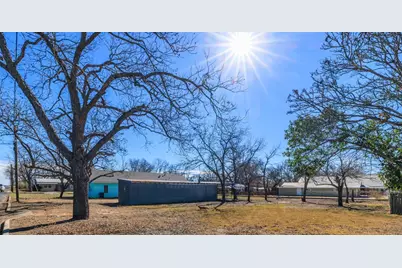 610 N Pine St, Fredericksburg, TX 78624 - Photo 2