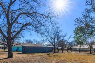 610 N Pine St, Fredericksburg, TX 78624 - Photo 2