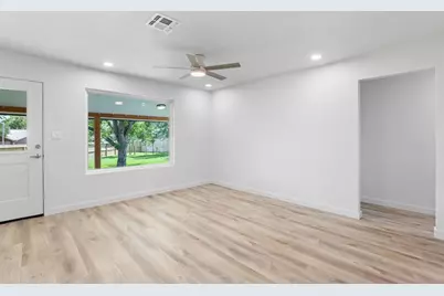 323 Broadmoor St, Fredericksburg, TX 78624 - Photo 8