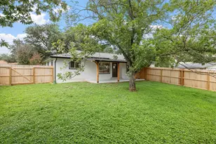 323 Broadmoor St, Fredericksburg, TX 78624 - Photo 20