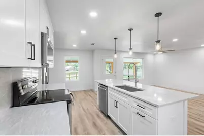 323 Broadmoor St, Fredericksburg, TX 78624 - Photo 4