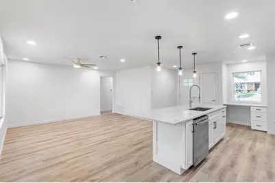 323 Broadmoor St, Fredericksburg, TX 78624 - Photo 6