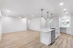 323 Broadmoor St, Fredericksburg, TX 78624 - Photo 6