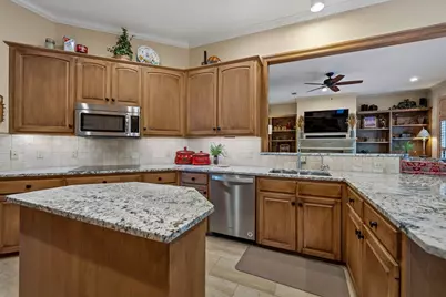 2409 W Commerce St, San Saba, TX 76877 - Photo 4