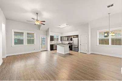 303 Winston Dr, Fredericksburg, TX 78624 - Photo 4