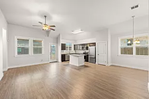 303 Winston Dr, Fredericksburg, TX 78624 - Photo 4