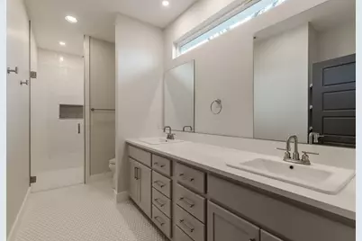 404 W Nimitz St, Fredericksburg, TX 78624 - Photo 2