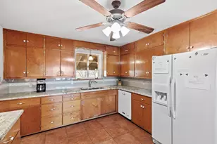 505 Waldrip St, Fredericksburg, TX 78624 - Photo 4