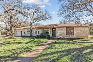 505 Waldrip St, Fredericksburg, TX 78624 - Photo 2