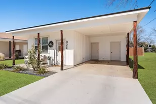 924 S Apple St, Fredericksburg, TX 78624 - Photo 1