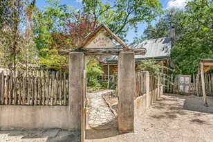 511 W Austin St, Fredericksburg, TX 78624 - Photo 4