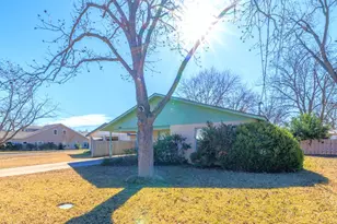 707 Bell St, Fredericksburg, TX 78624 - Photo 2