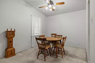 707 Bell St, Fredericksburg, TX 78624 - Photo 4