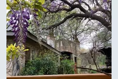 108 Oak Rd, Fredericksburg, TX 78624 - Photo 2