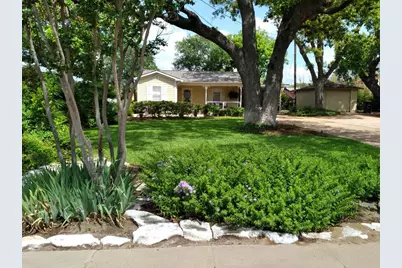 406 N Adams St, Fredericksburg, TX 78624 - Photo 1