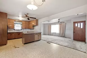 113 W Nimitz St, Fredericksburg, TX 78624 - Photo 6