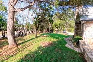 609 Live Oak St, Fredericksburg, TX 78624 - Photo 10