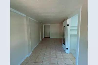 609 Live Oak St, Fredericksburg, TX 78624 - Photo 4