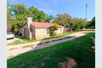 609 Live Oak St, Fredericksburg, TX 78624 - Photo 8