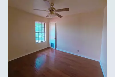 609 Live Oak St, Fredericksburg, TX 78624 - Photo 6