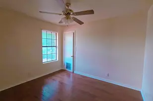 609 Live Oak St, Fredericksburg, TX 78624 - Photo 6