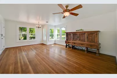 611 N Adams St, Fredericksburg, TX 78624 - Photo 8