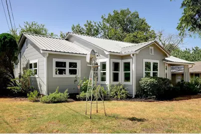 611 N Adams St, Fredericksburg, TX 78624 - Photo 4