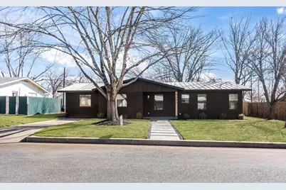 809 N Edison St, Fredericksburg, TX 78624 - Photo 2