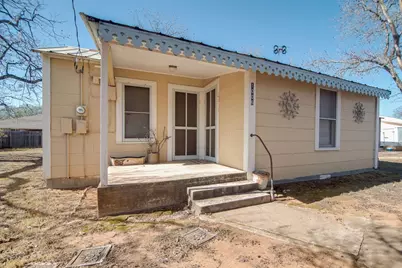 1006 W Hill St, Fredericksburg, TX 78624 - Photo 2
