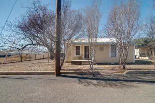 1006 W Hill St, Fredericksburg, TX 78624 - Photo 4