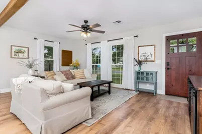 915 Bell St, Fredericksburg, TX 78624 - Photo 6