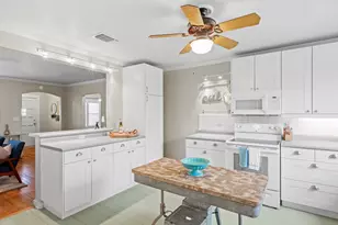 403 E Schubert St, Fredericksburg, TX 78624 - Photo 16