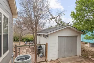 403 E Schubert St, Fredericksburg, TX 78624 - Photo 28